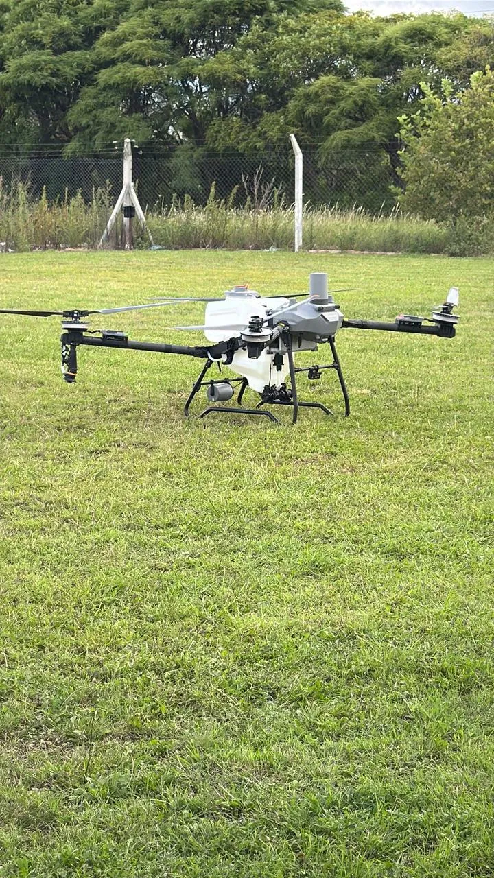 Drone DJI Agras en tierra